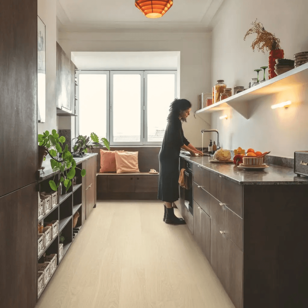 Panele winylowe SPC LVT z podkładem Dąb Polarny Klasa 33 6 mm, AVMPU40099, Quick-Step Unilin