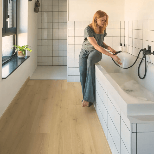 Panele winylowe SPC LVT z podkładem Dąb Szczotkowany Beżowy Klasa 33 6 mm, AVMPU40319, Quick-Step Unilin
