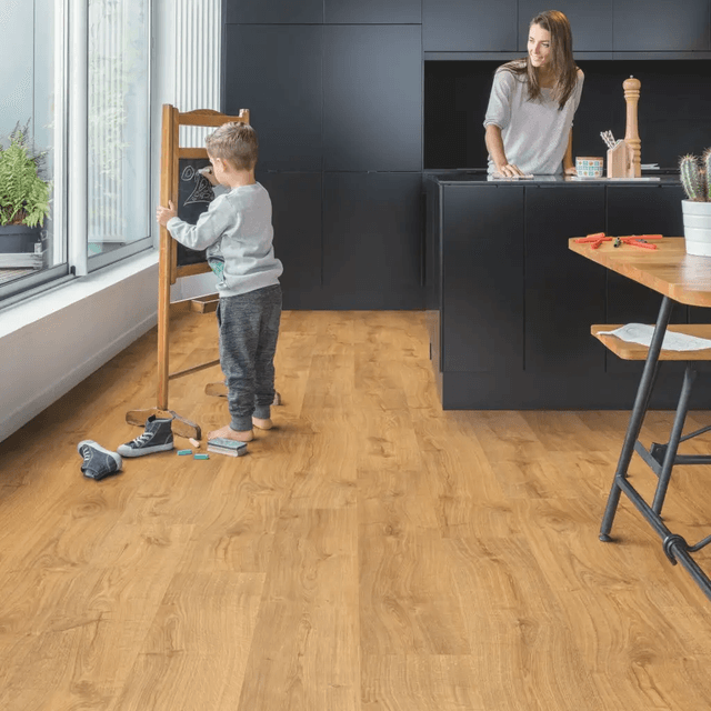 Panele winylowe SPC LVT z podkładem Dąb Jesienny Miodowy Klasa 33 6 mm, AVMPU40088, Quick-Step Unilin