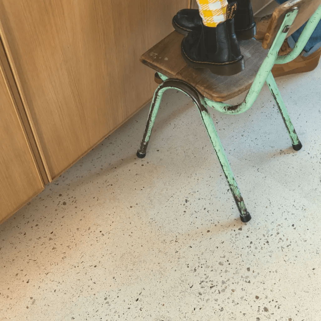 Panele winylowe SPC LVT z podkładem Beton Pebble Klasa 33 6 mm, AVMTU40276, Quick-Step Unilin