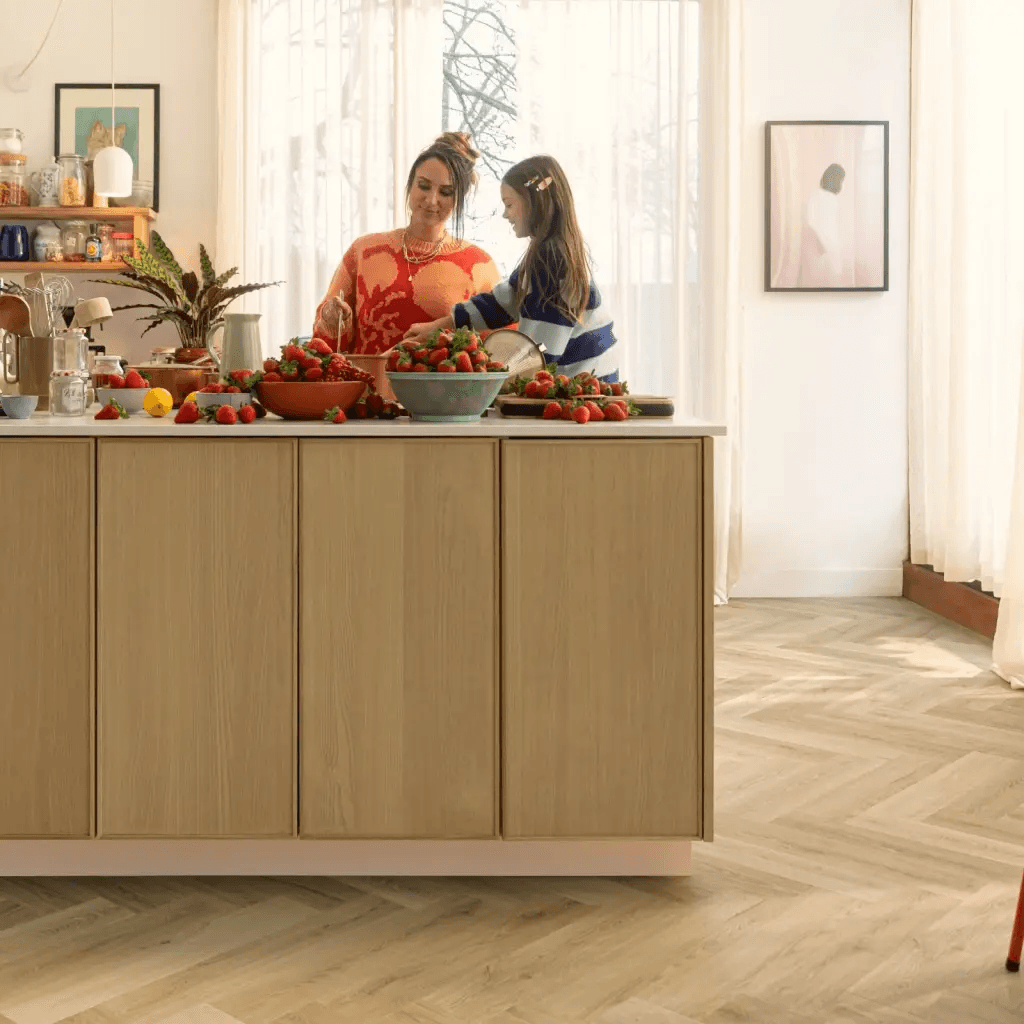 Panele winylowe SPC LVT z podkładem Jodełka Botaniczny Beż HB Klasa 33 6 mm, AVHBU40362, Quick-Step Unilin