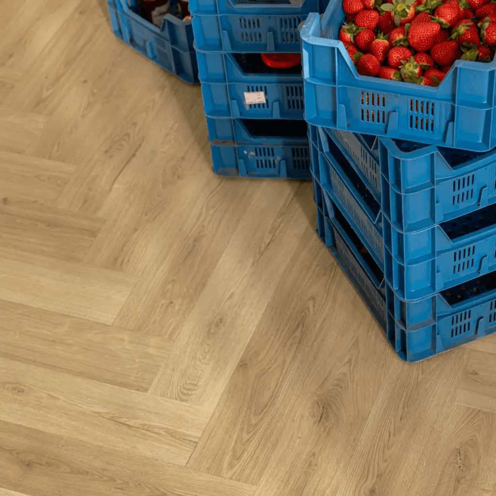 Panele winylowe SPC LVT z podkładem Jodełka Botaniczny Beż HB Klasa 33 6 mm, AVHBU40362, Quick-Step Unilin