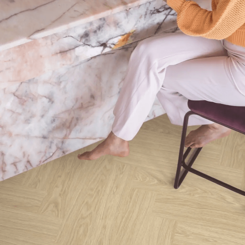 Panele winylowe SPC LVT z podkładem Jodełka Dąb Rumiany HB Klasa 33 6 mm, AVHBU40359, Quick-Step Unilin