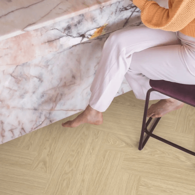 Panele winylowe SPC LVT z podkładem Jodełka Dąb Rumiany HB Klasa 33 6 mm, AVHBU40359, Quick-Step Unilin